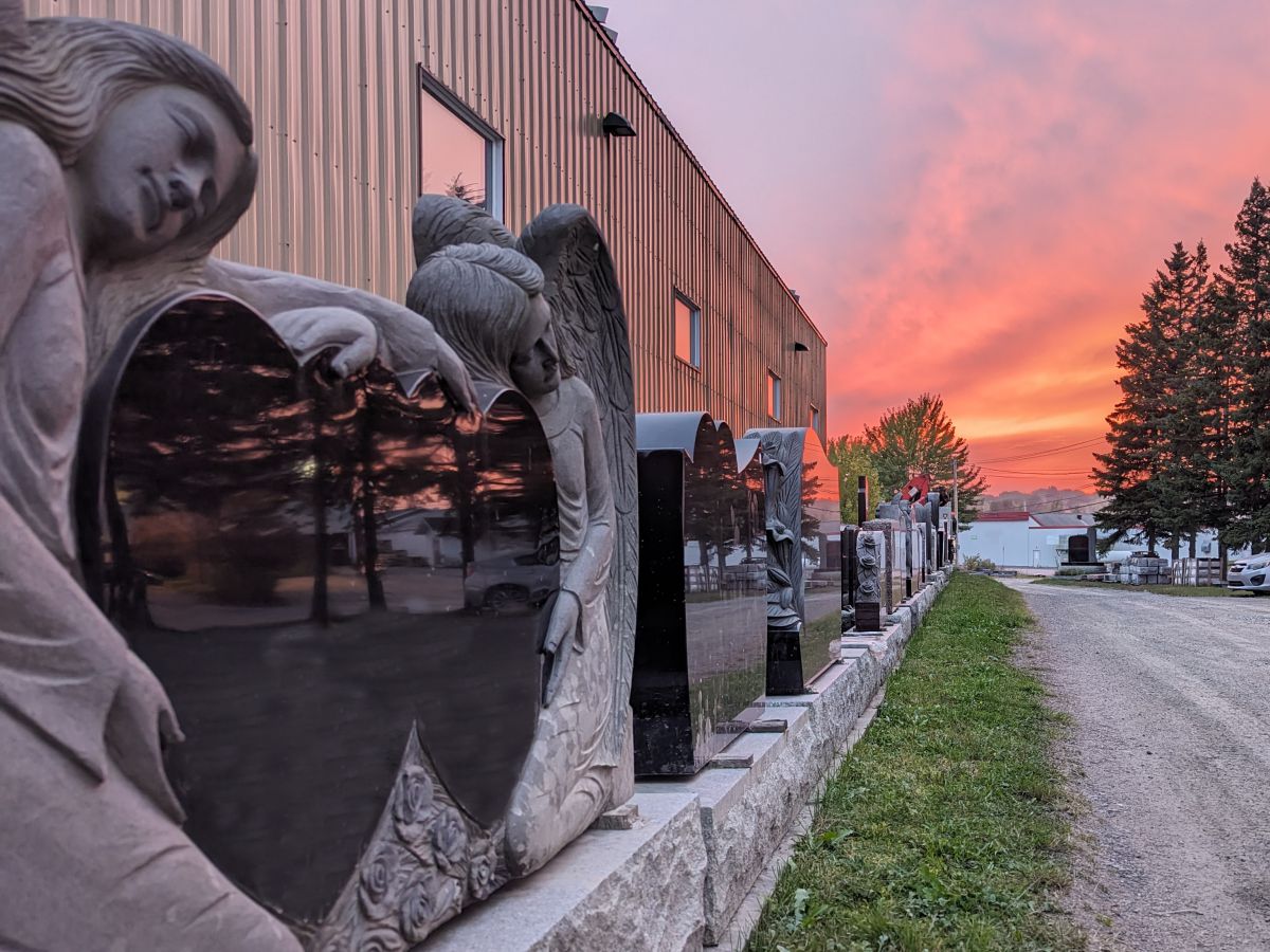 Monuments Gagnon vue devant